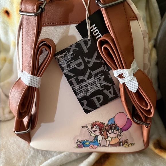 Loungefly x Pixar Up with Carl and Ellie - Picture 3 of 7